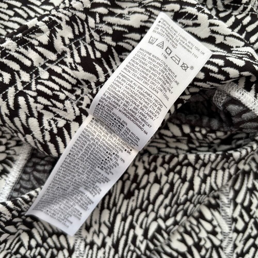 Athleta Ultimate Stash II Textured 7/8 Leggings SZ L Black White Activewear - Picture 9 of 10